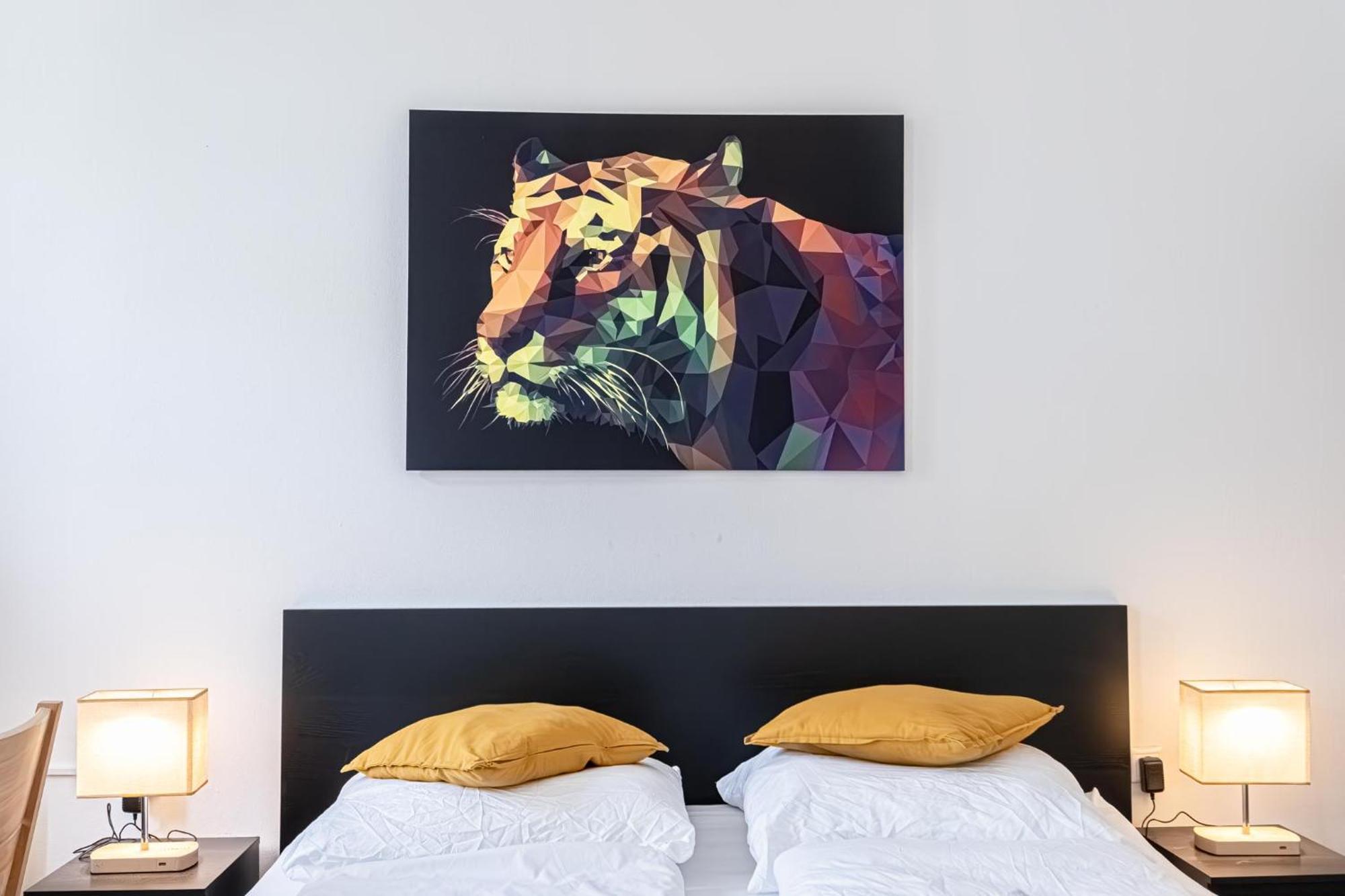 Appartement Explore Vienna: 1br Retreat Near Westbahnhof Wenen